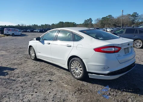 2013 Ford Fusion Hybrid Se z USA, uszkodzony, nr VIN 3FA6P0LUXDR373319
